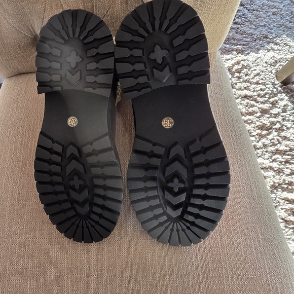 Shoes - Women's Black And Brown Boots 9M New In Box